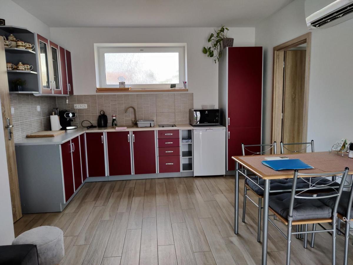 Apartman Pod Lipou - Samostatny Objekt Jaromer Exterior foto